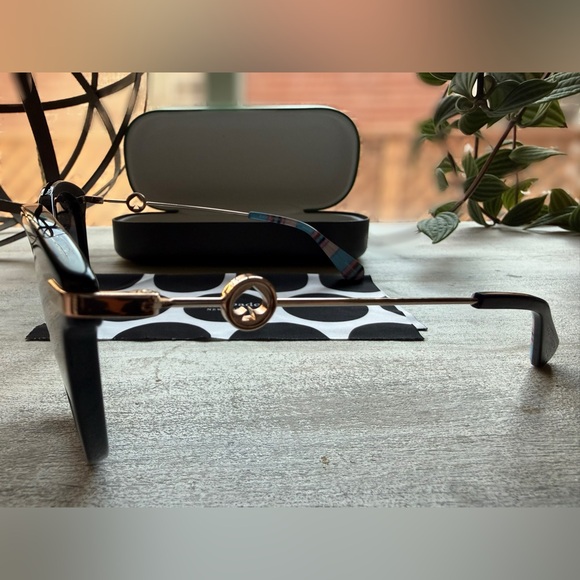 Kate Spade Black Sunglasses new w/out tags - Picture 2 of 4